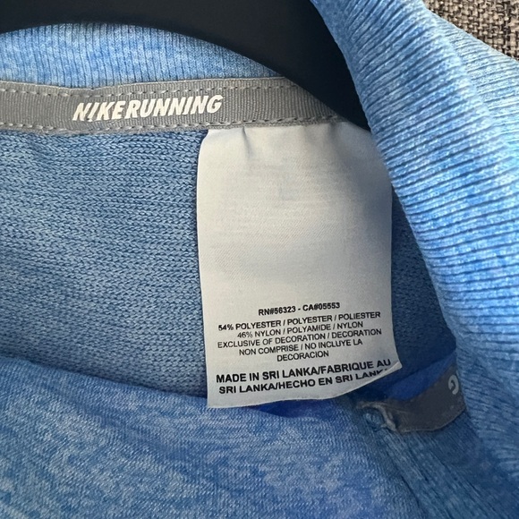 NIKE TechKnit  Dri-FIT Long-sleeve Running Top. (Slim Fit) Unisex - Picture 4 of 10